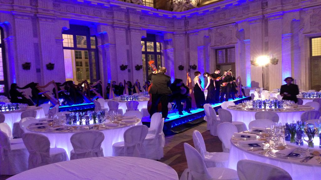 Illuminazione Per Eventi : Noleggio service per eventi impianti audio e luci tondello