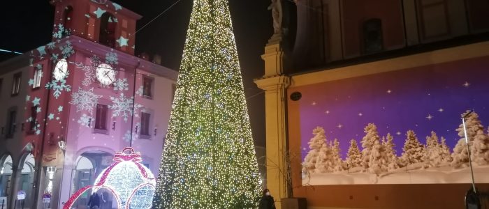 NATALE proiezioni personalizzate di luce su facciate